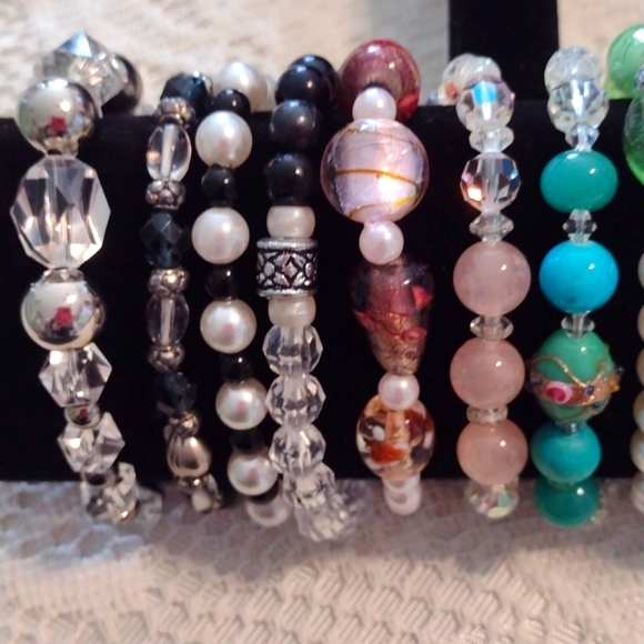 12 HANDMADE REPURPOSED Bundle of Vintage, Glass Bead & Pearl Stretch Bracelets!! - Picture 3 of 10